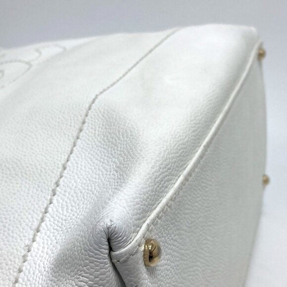 CHANEL White Tote Bag - Picture 6 of 13
